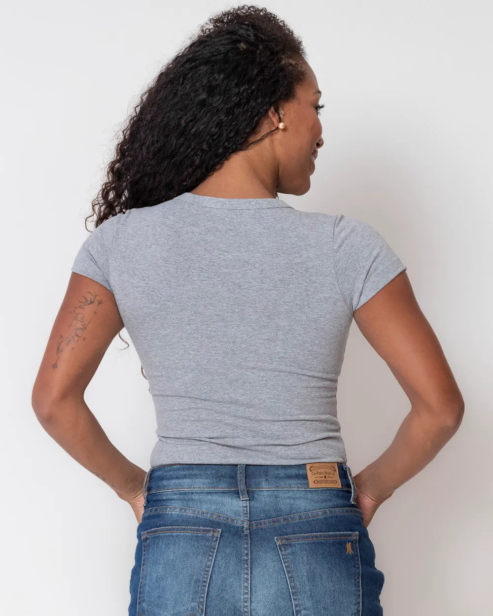 T-Shirt Básica Feminina Polo Wear Decote V